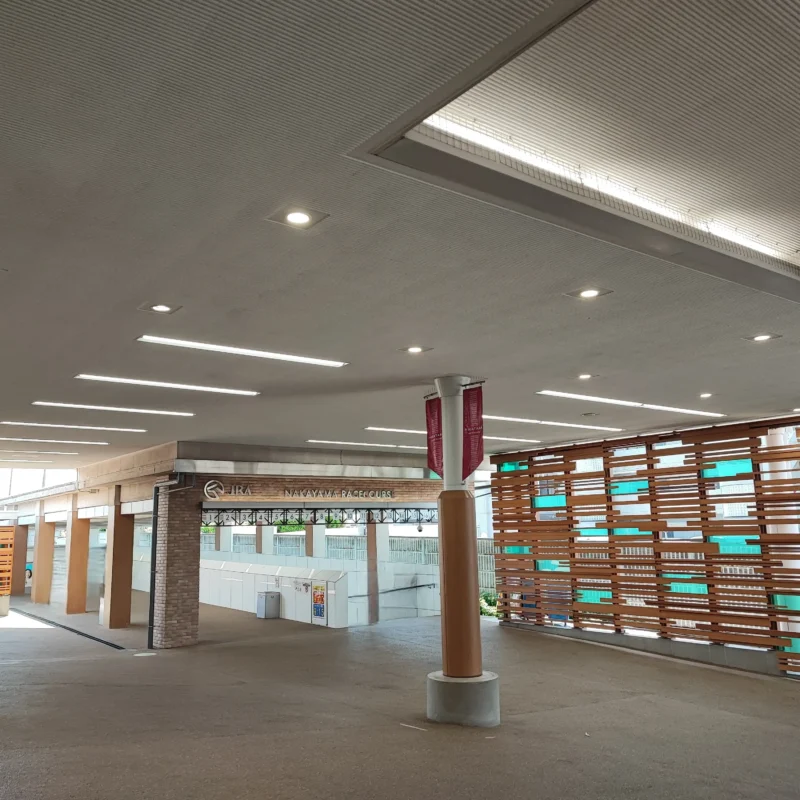 船橋法典駅から中山競馬場専用地下道への入口